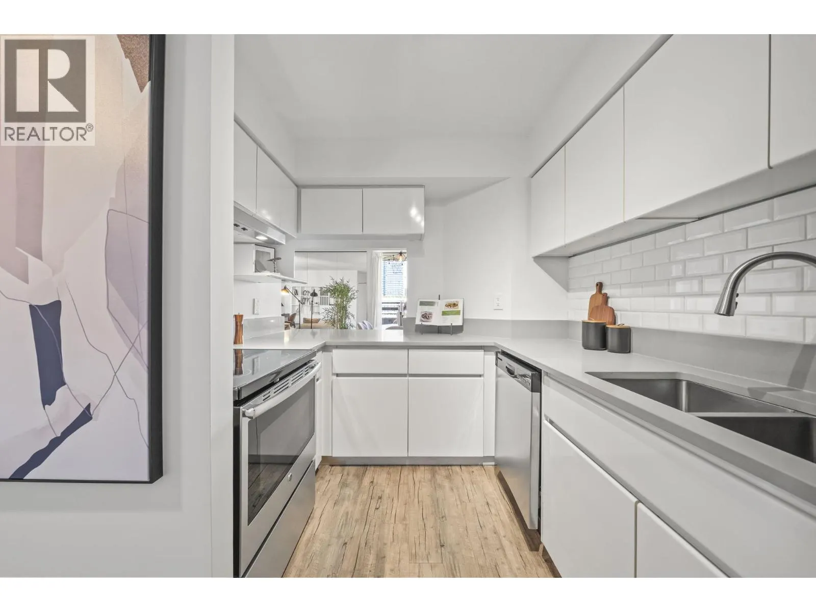 1504 3771 BARTLETT COURT