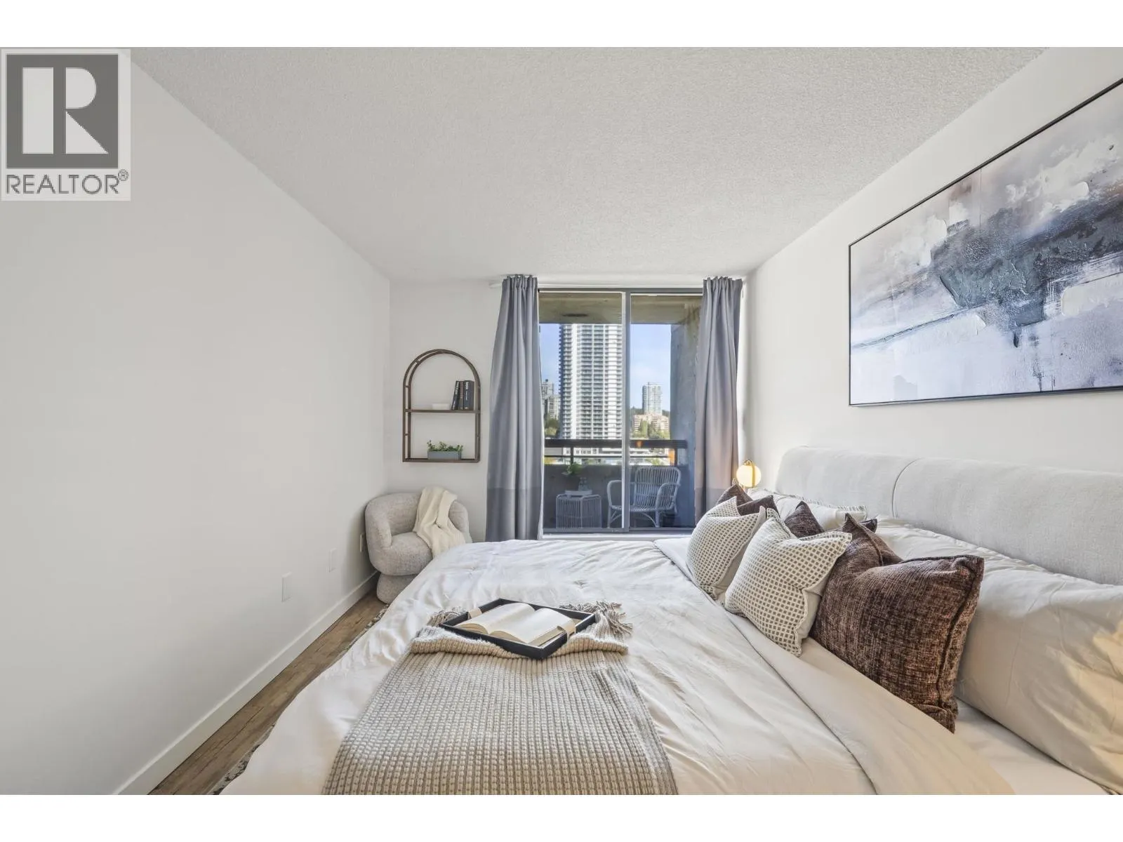 1504 3771 BARTLETT COURT