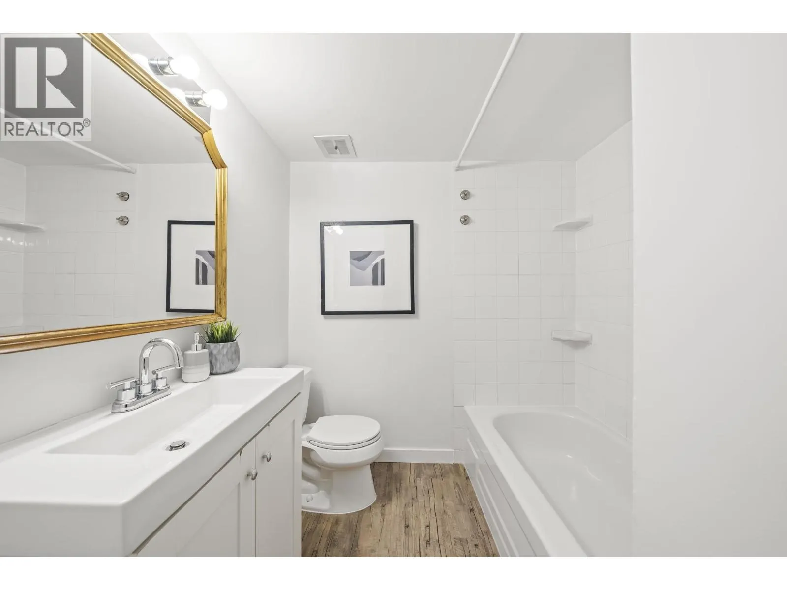 1504 3771 BARTLETT COURT