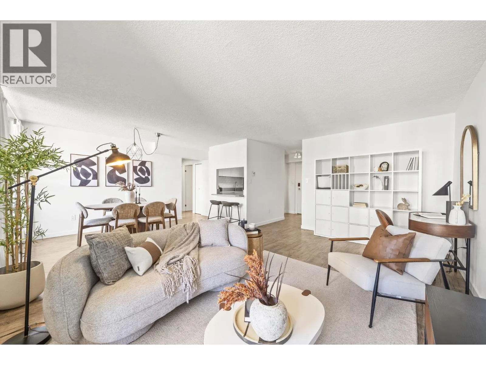 1504 3771 BARTLETT COURT