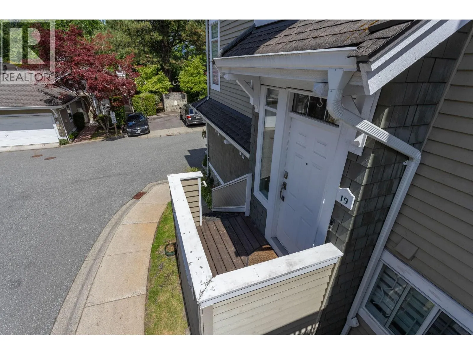 19 5240 OAKMOUNT CRESCENT