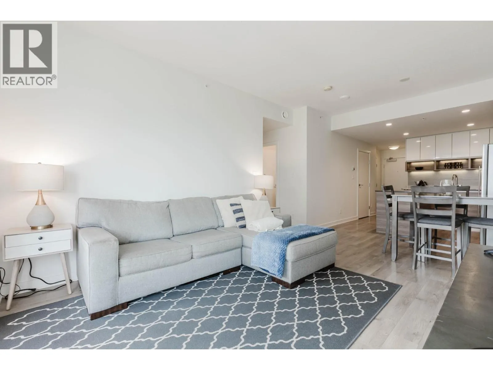 909 8850 UNIVERSITY CRESCENT