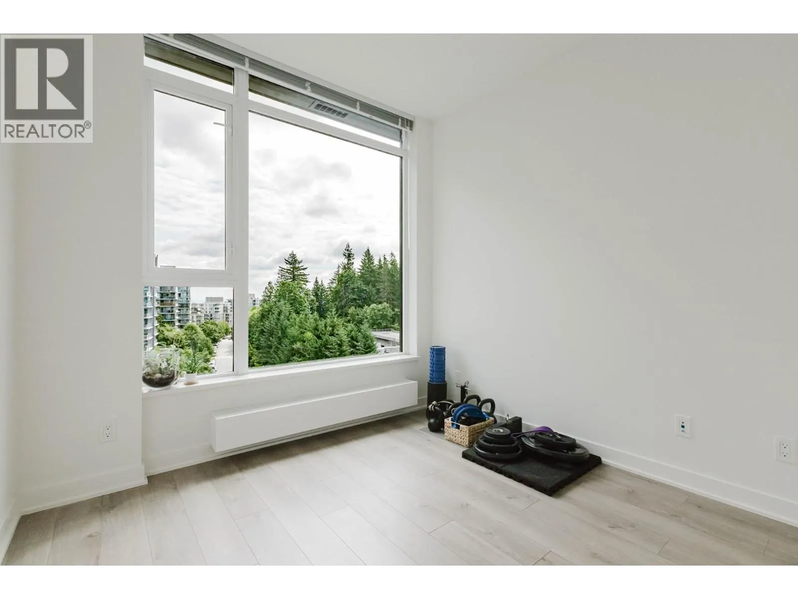 909 8850 UNIVERSITY CRESCENT