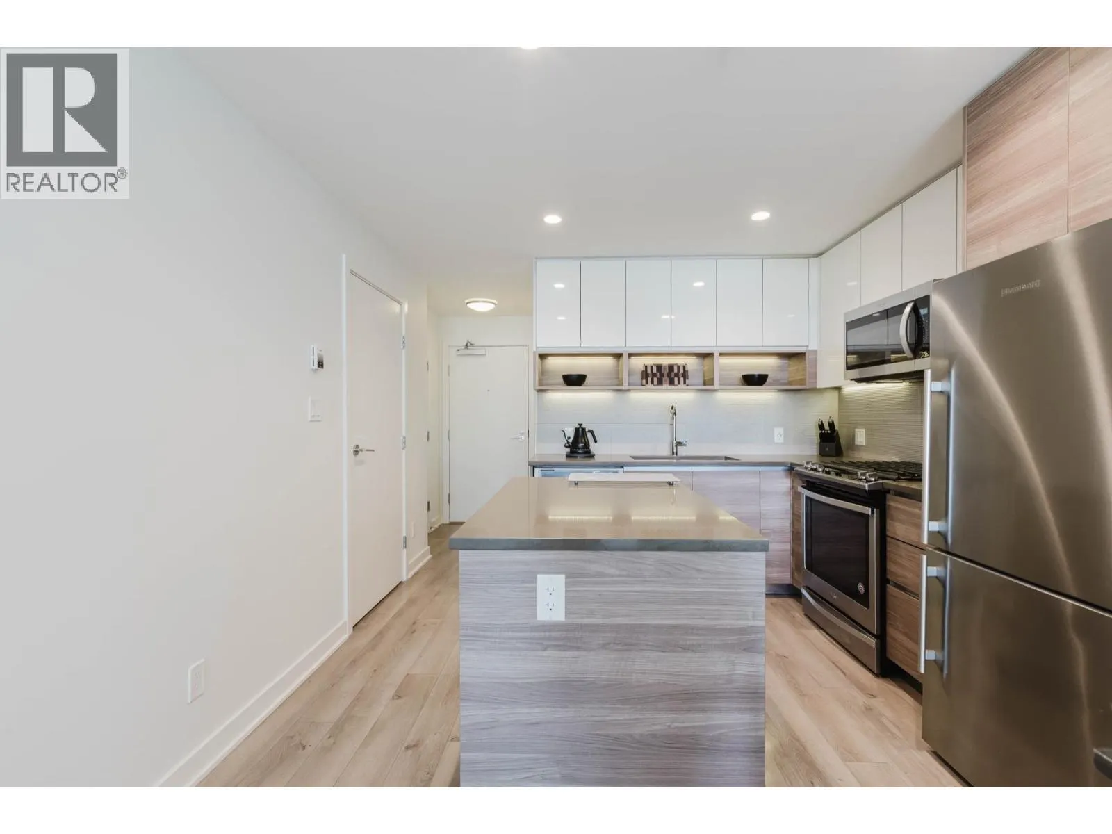 909 8850 UNIVERSITY CRESCENT