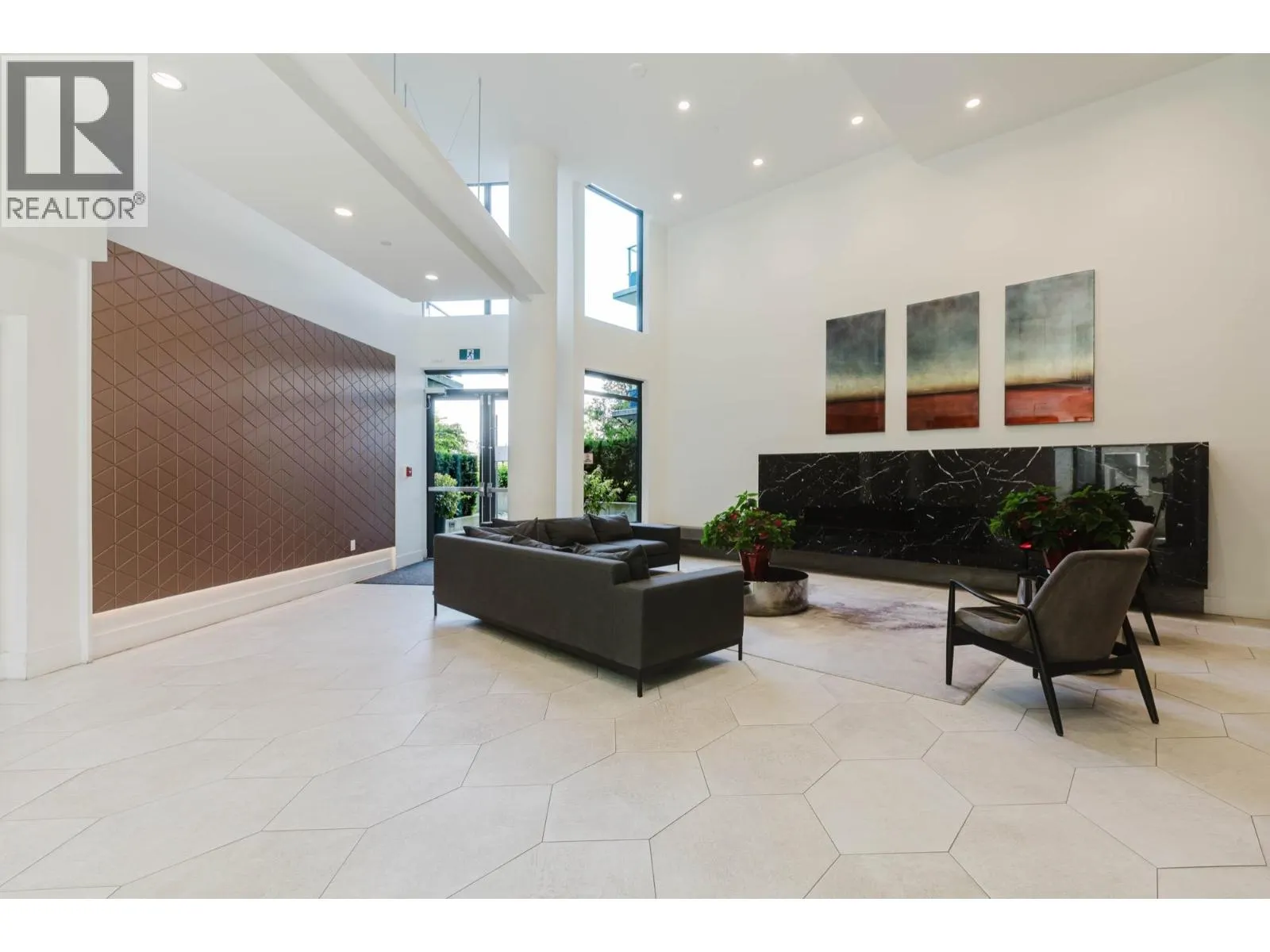 909 8850 UNIVERSITY CRESCENT