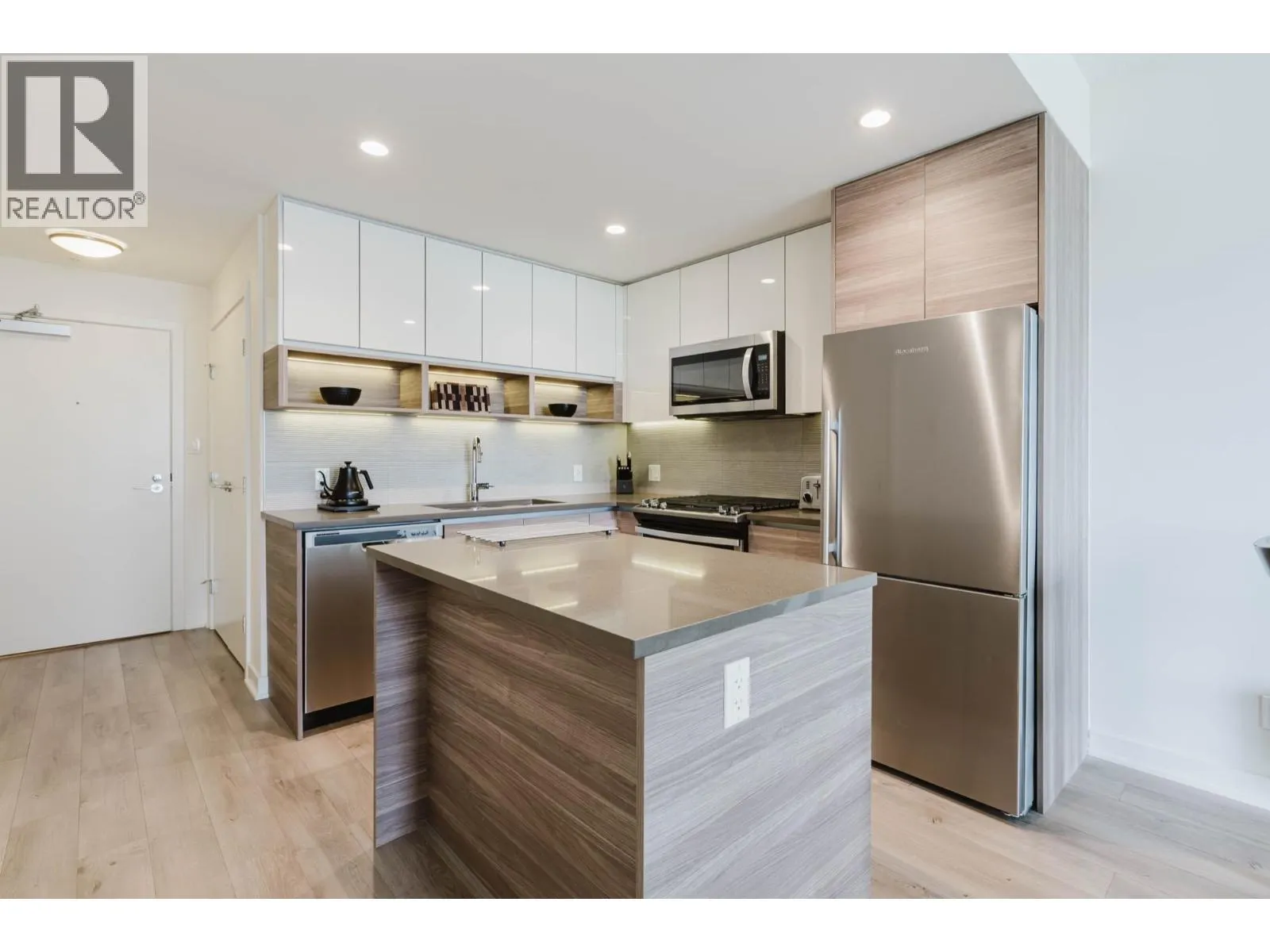 909 8850 UNIVERSITY CRESCENT