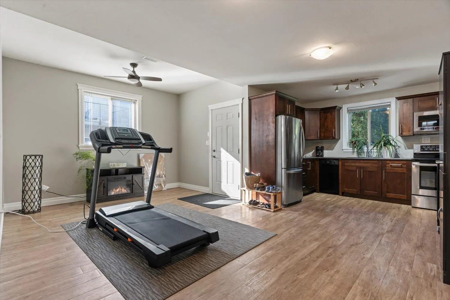 6898 CHEAM AVENUE|Agassiz