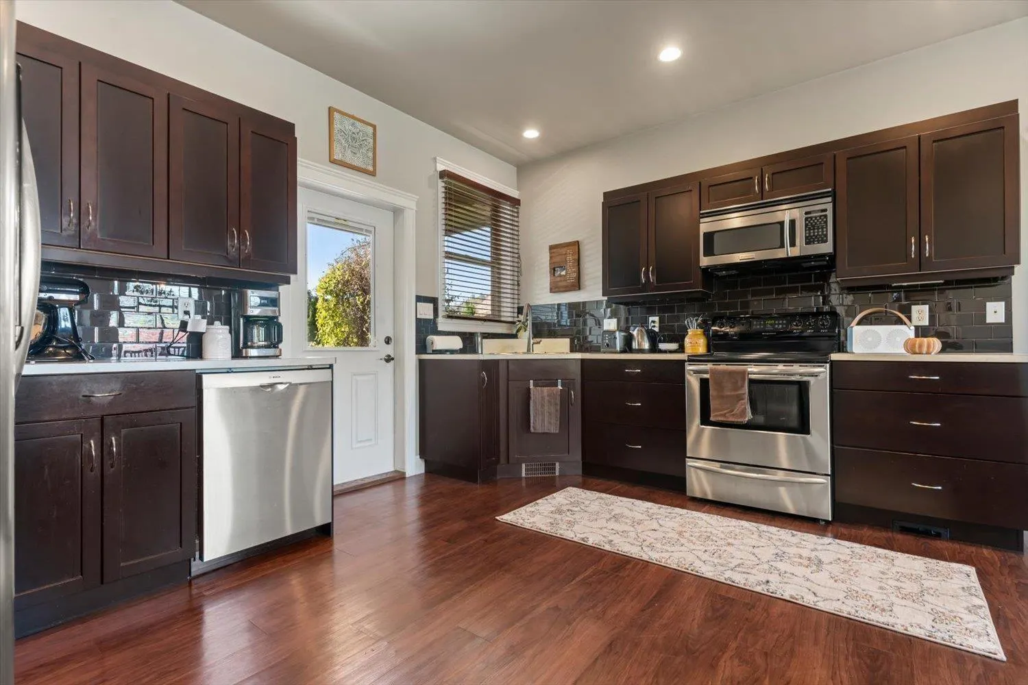 6898 CHEAM AVENUE|Agassiz