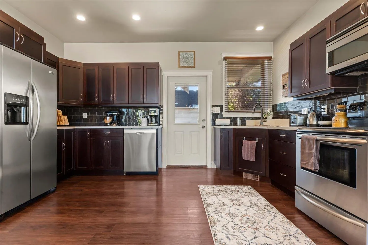 6898 CHEAM AVENUE|Agassiz