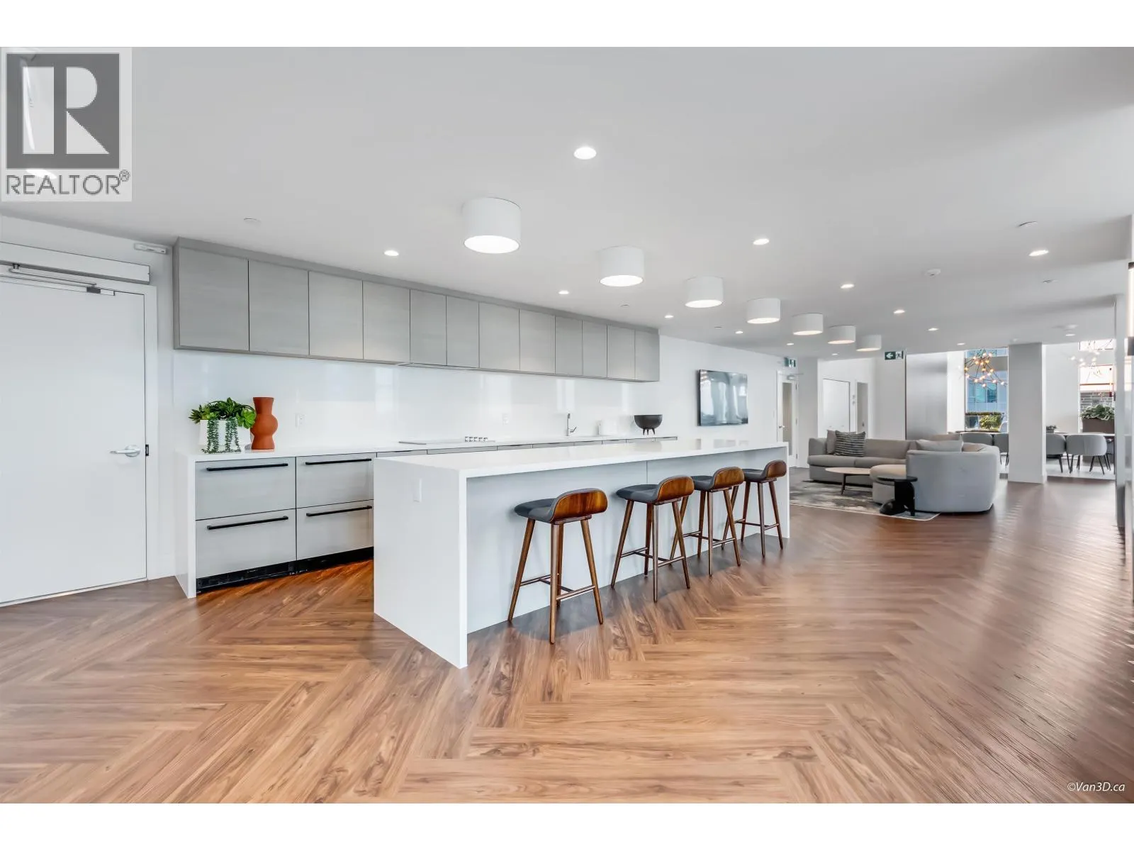 1702 518 CLARKE ROAD