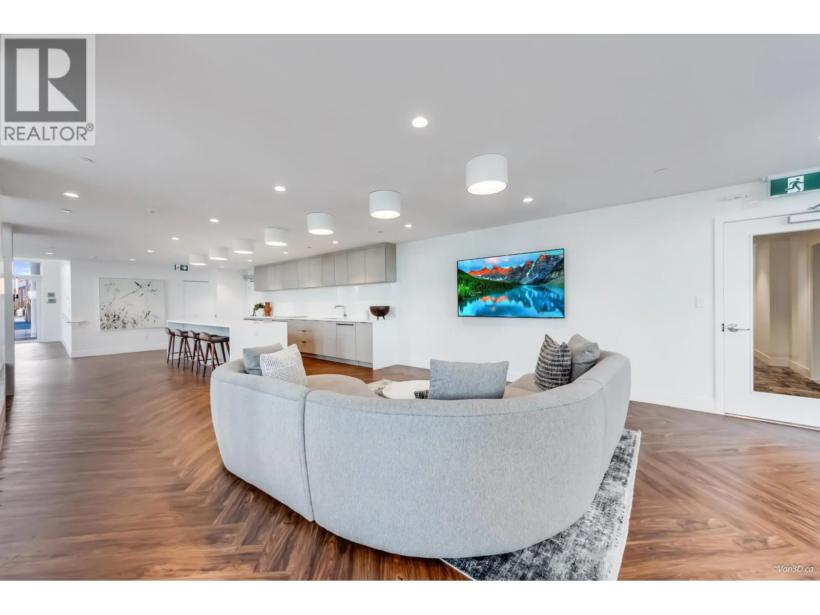 1702 518 CLARKE ROAD