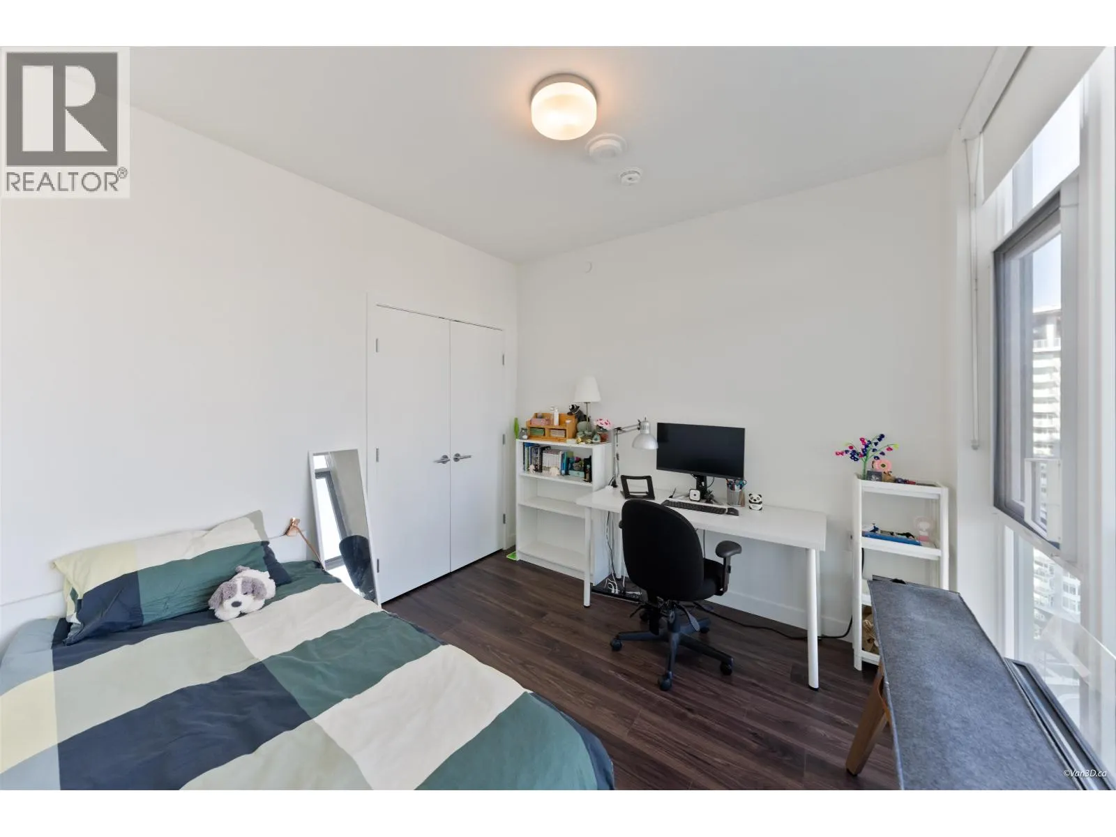 1702 518 CLARKE ROAD