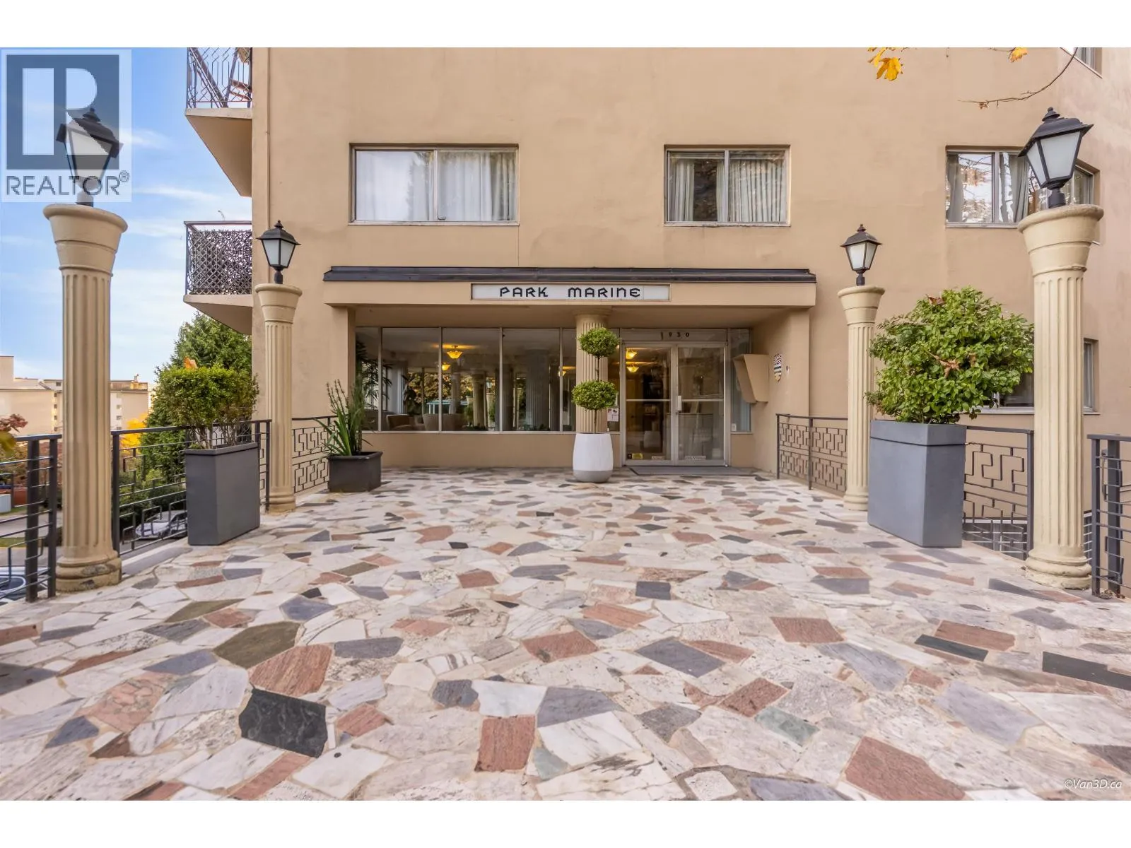 804 1930 MARINE DRIVE