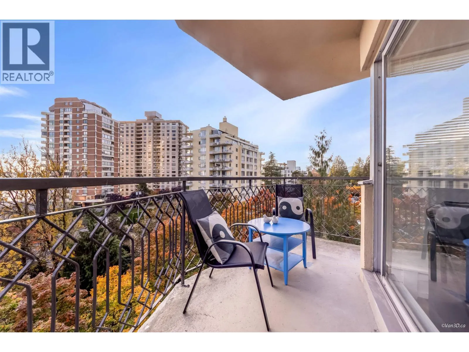804 1930 MARINE DRIVE