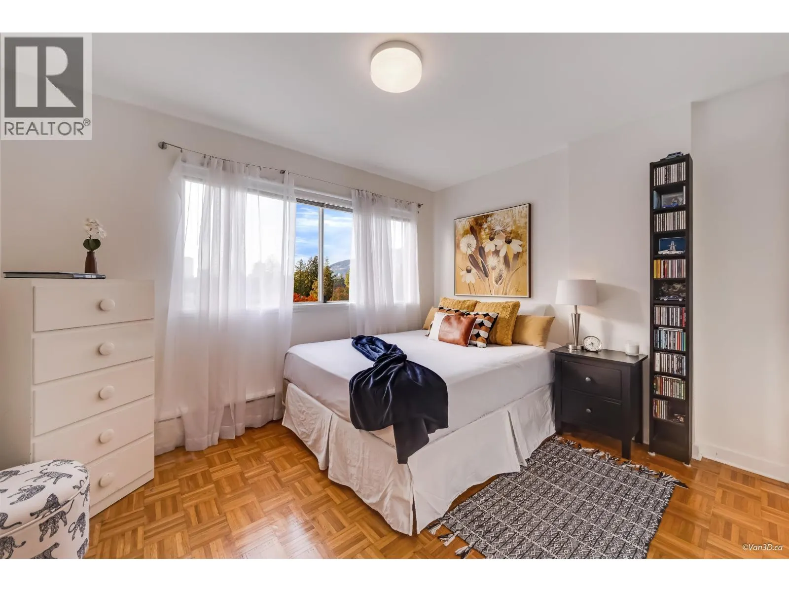 804 1930 MARINE DRIVE