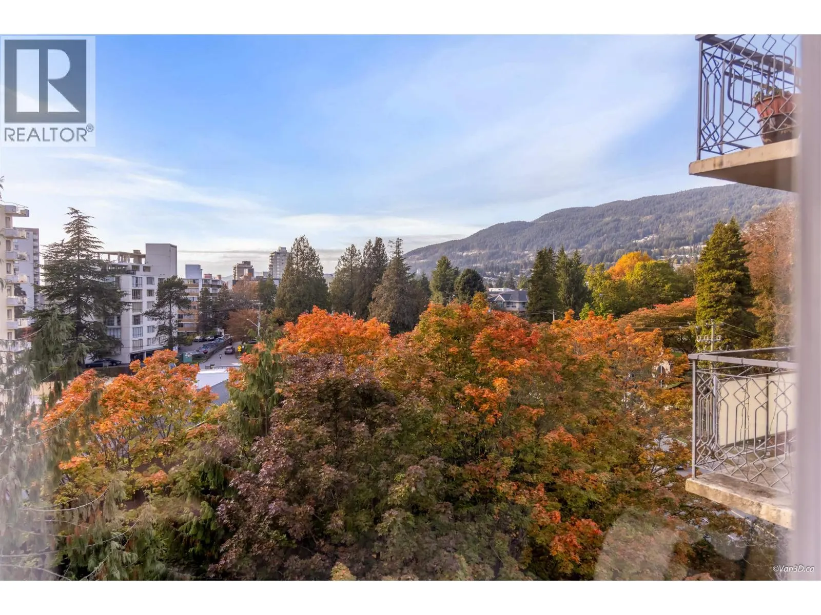 804 1930 MARINE DRIVE