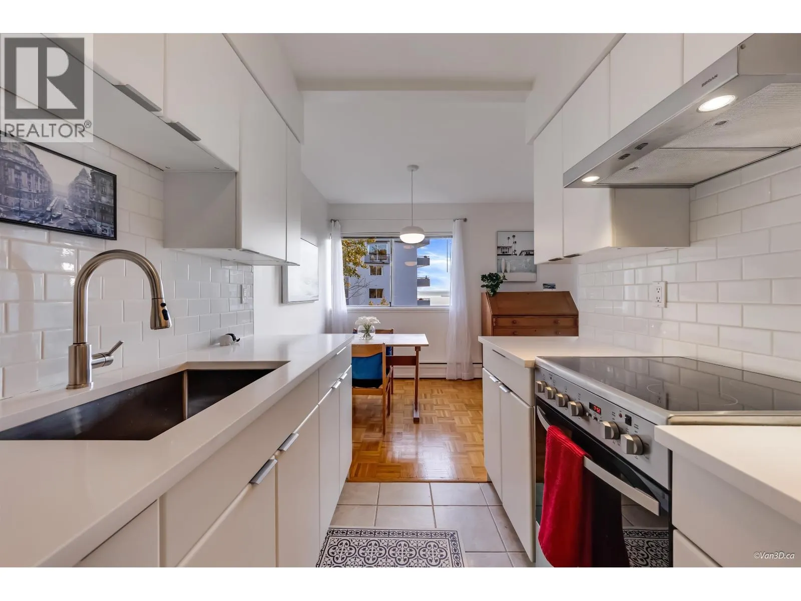 804 1930 MARINE DRIVE