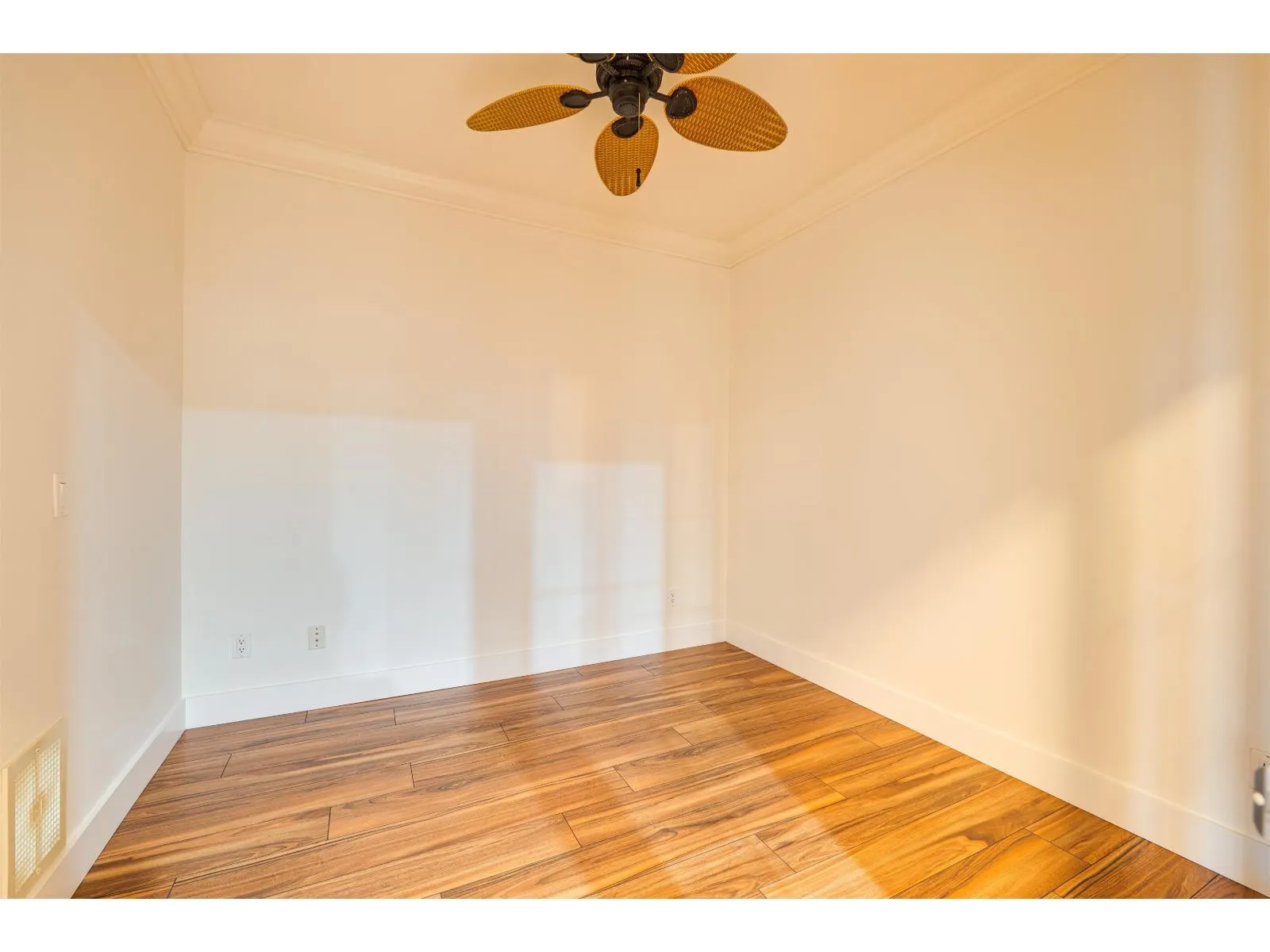 207 16469 64 AVENUE
