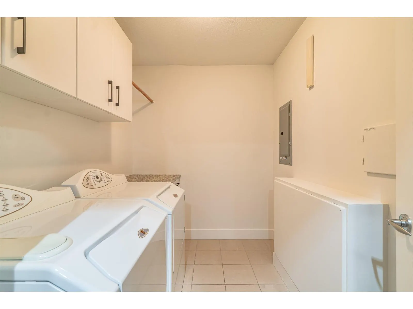 207 16469 64 AVENUE