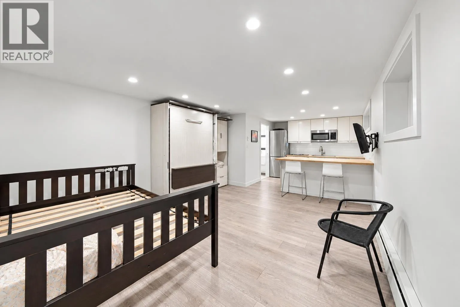1095 W KEITH ROAD