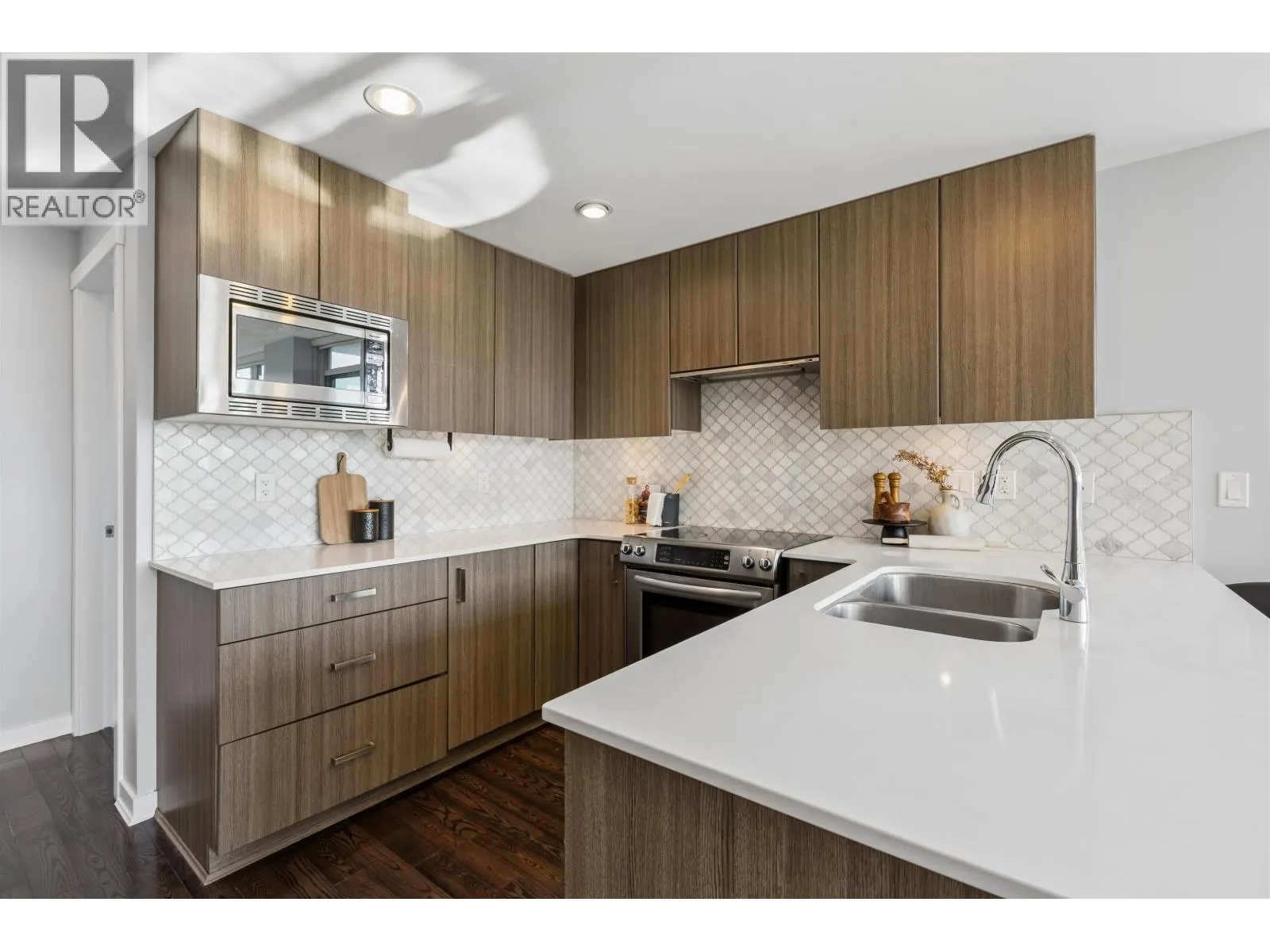 704 125 COLUMBIA STREET