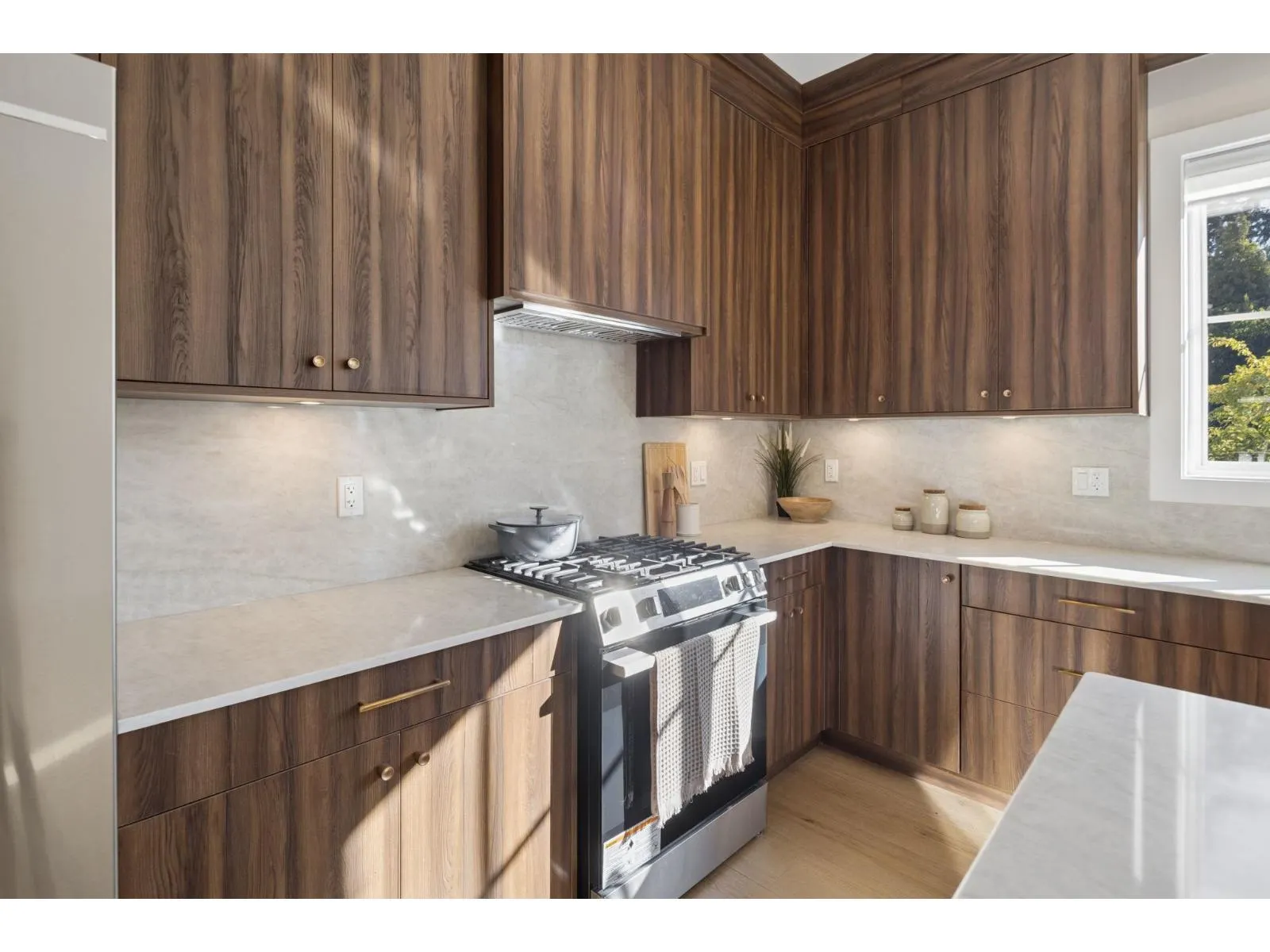 101 16042 9A AVENUE