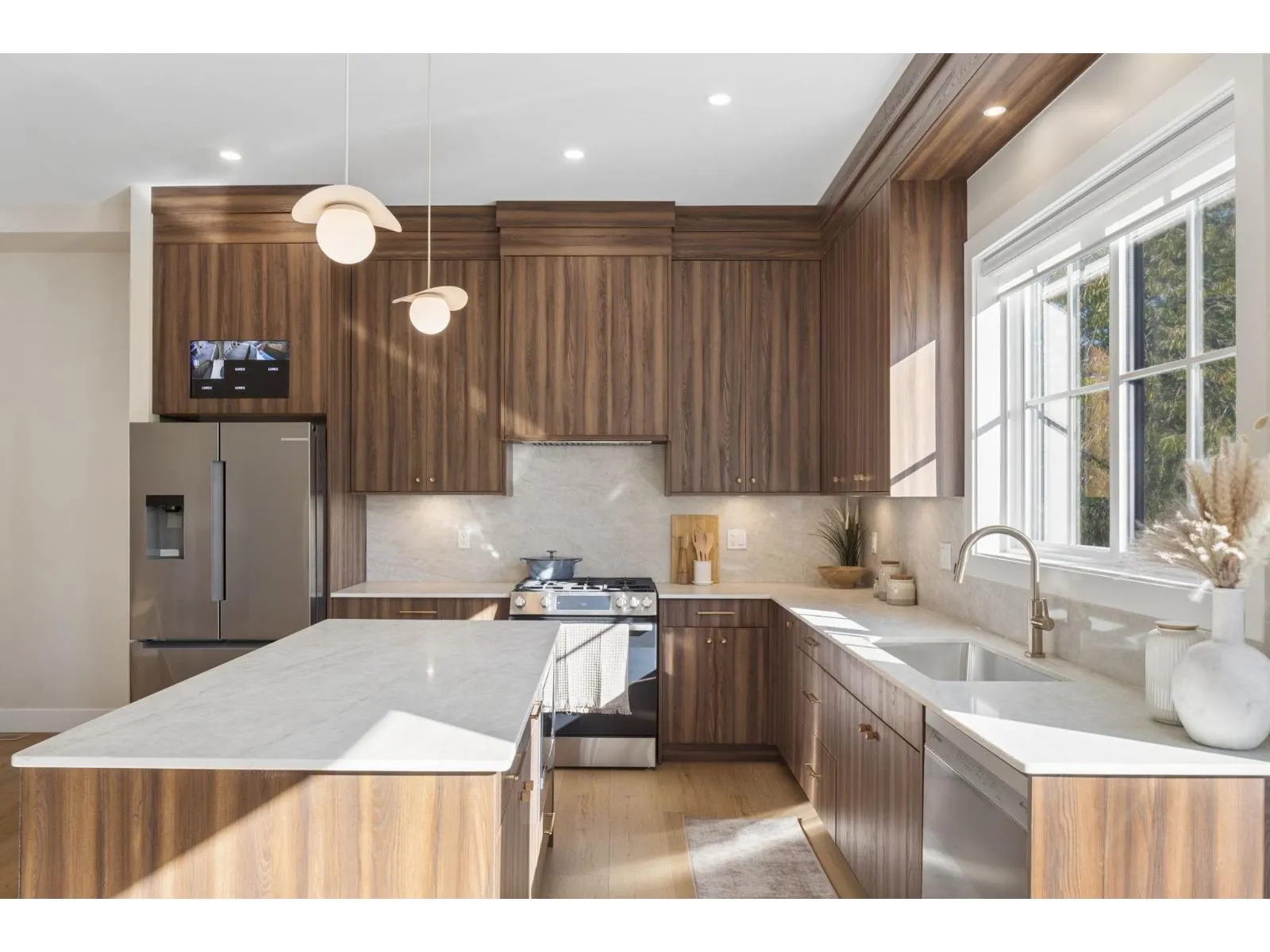 101 16042 9A AVENUE