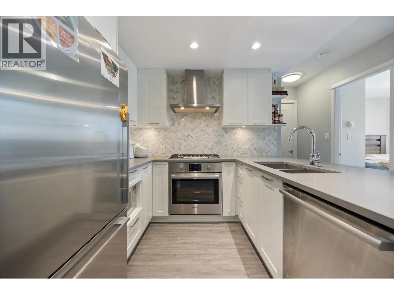 1401 520 COMO LAKE AVENUE