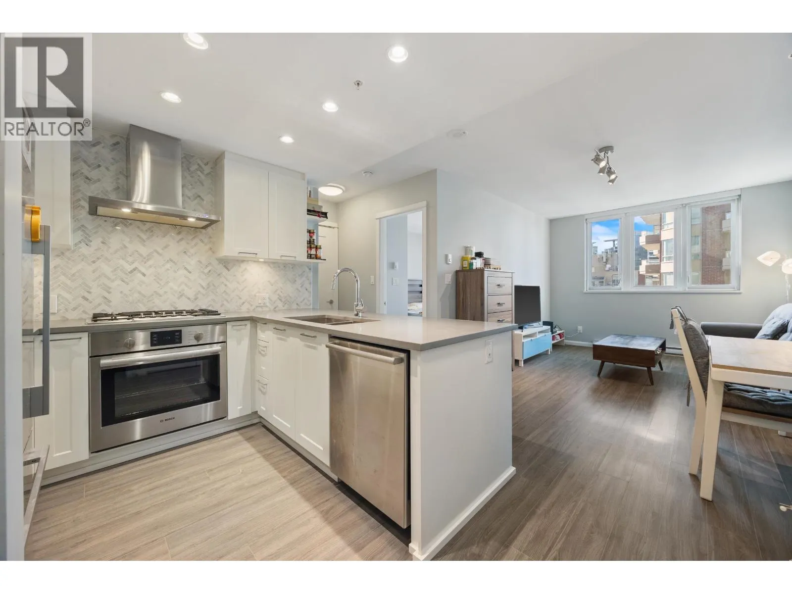 1401 520 COMO LAKE AVENUE