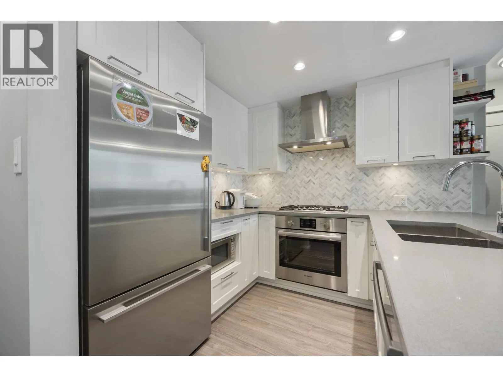 1401 520 COMO LAKE AVENUE
