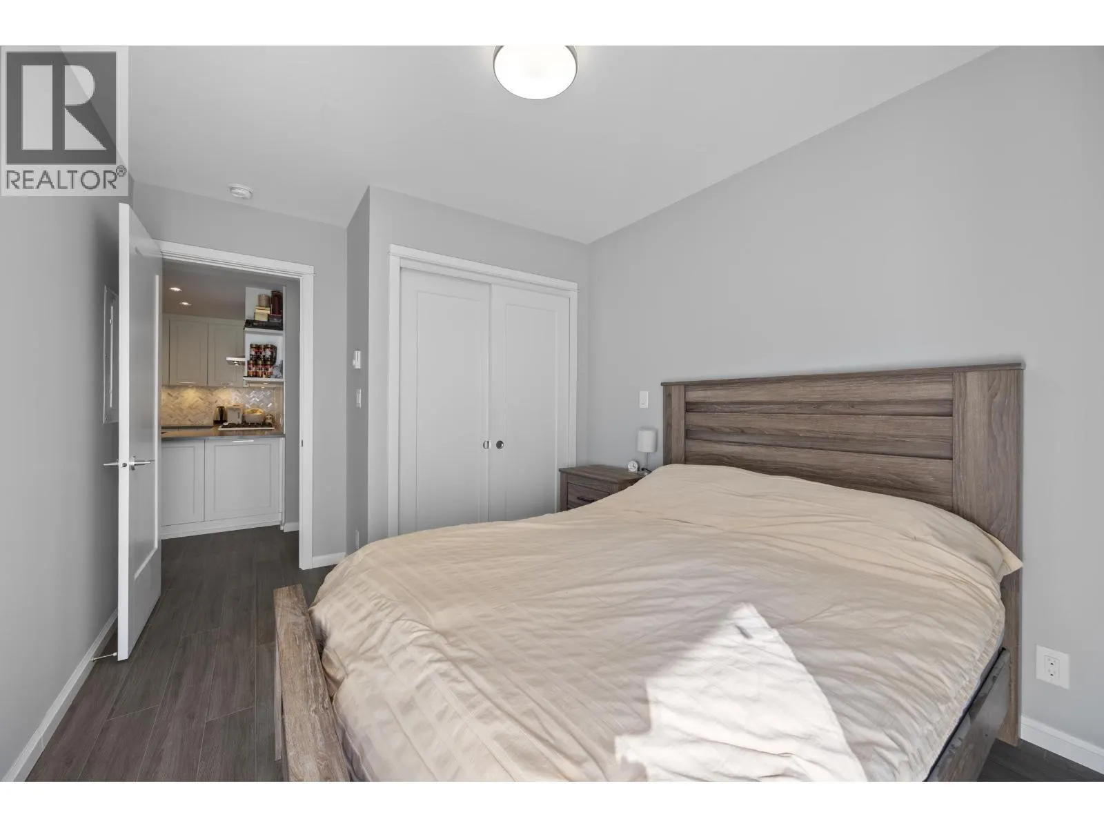 1401 520 COMO LAKE AVENUE