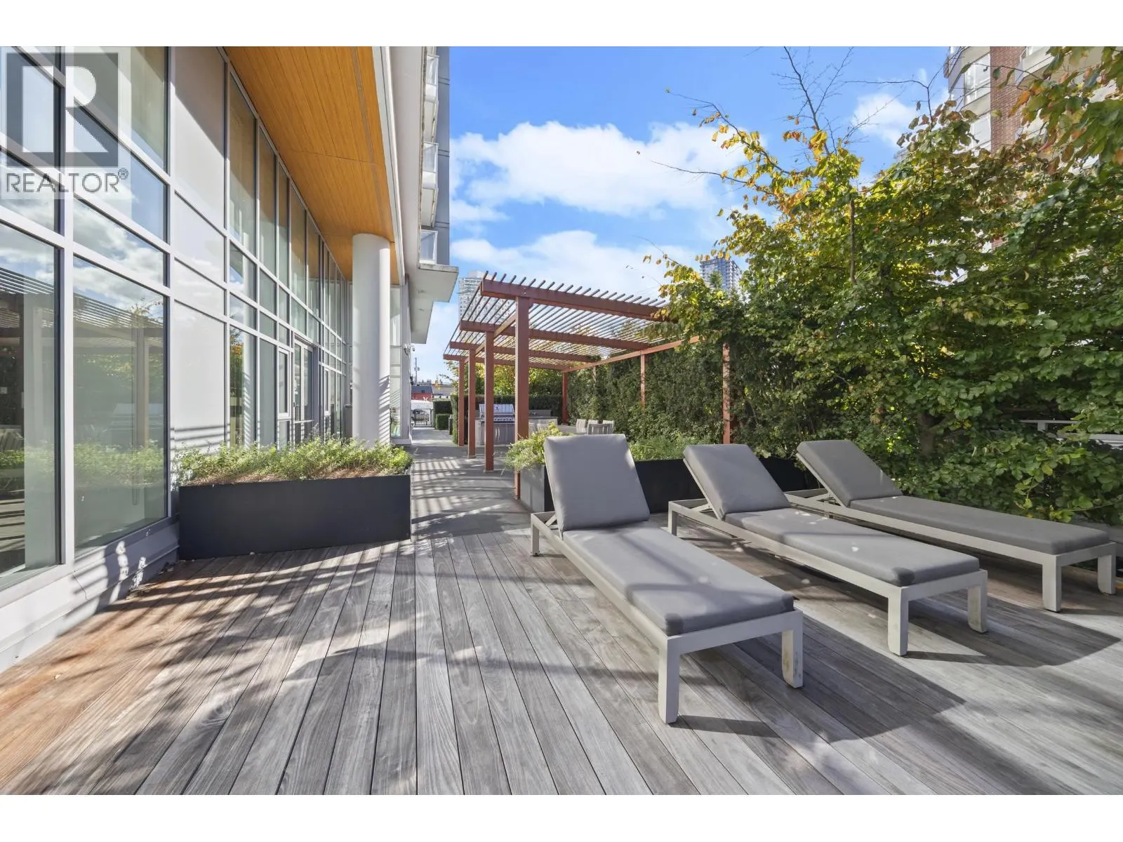 1401 520 COMO LAKE AVENUE