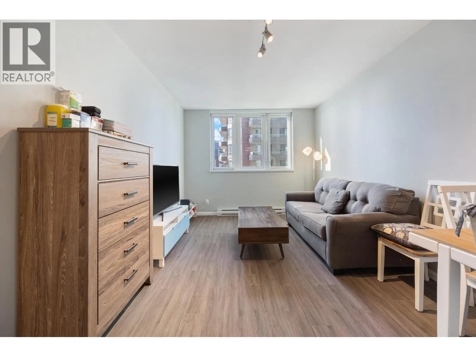 1401 520 COMO LAKE AVENUE