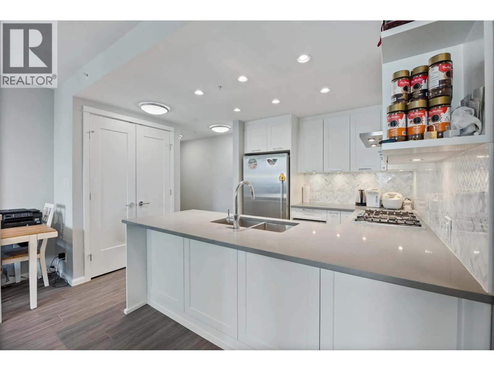 1401 520 COMO LAKE AVENUE