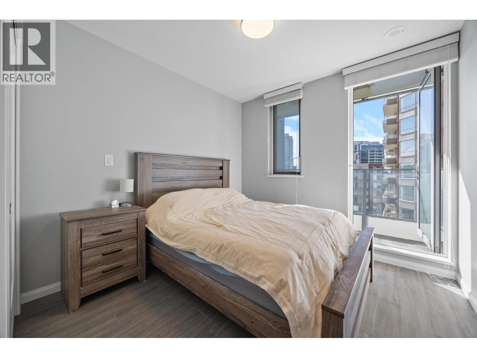 1401 520 COMO LAKE AVENUE