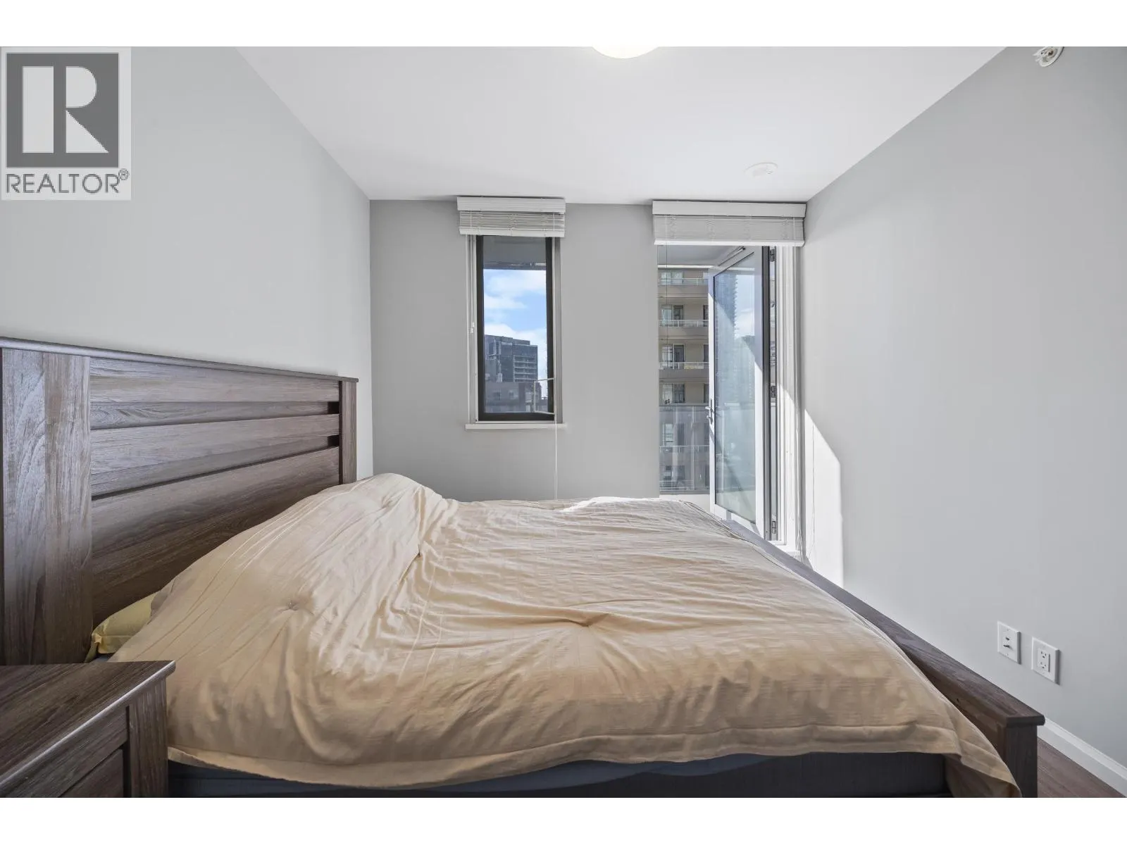 1401 520 COMO LAKE AVENUE