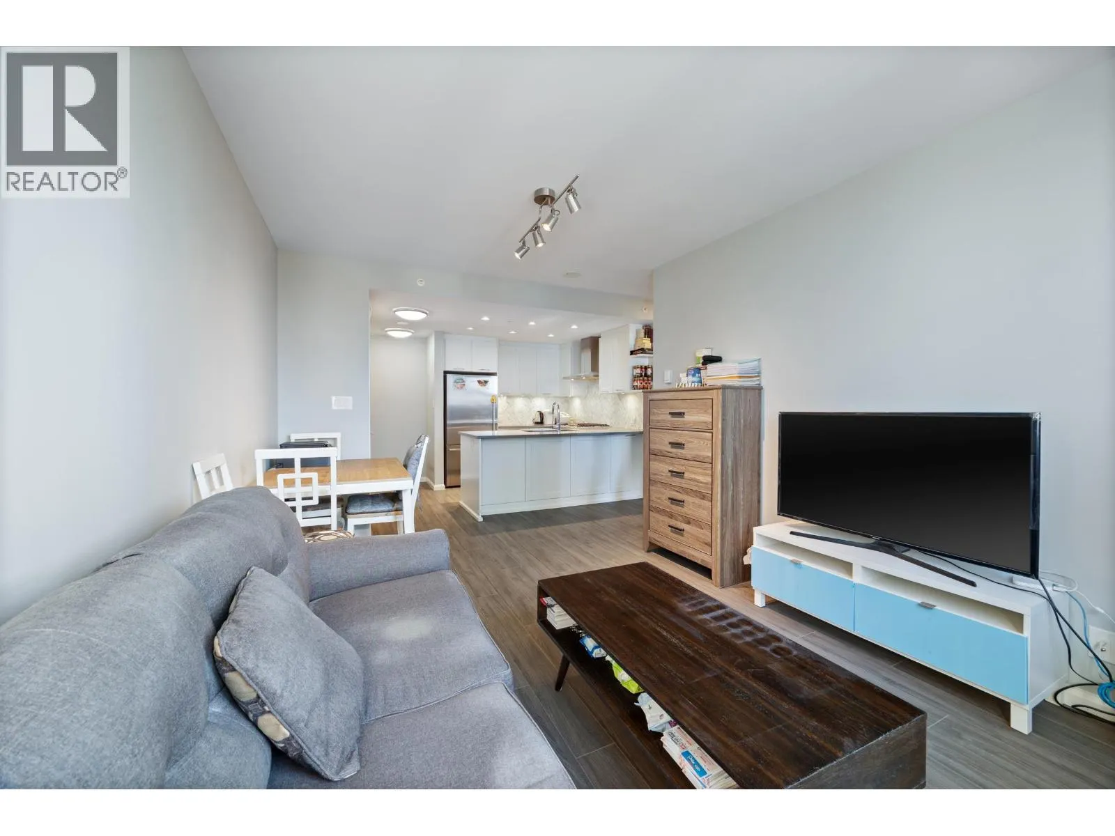 1401 520 COMO LAKE AVENUE