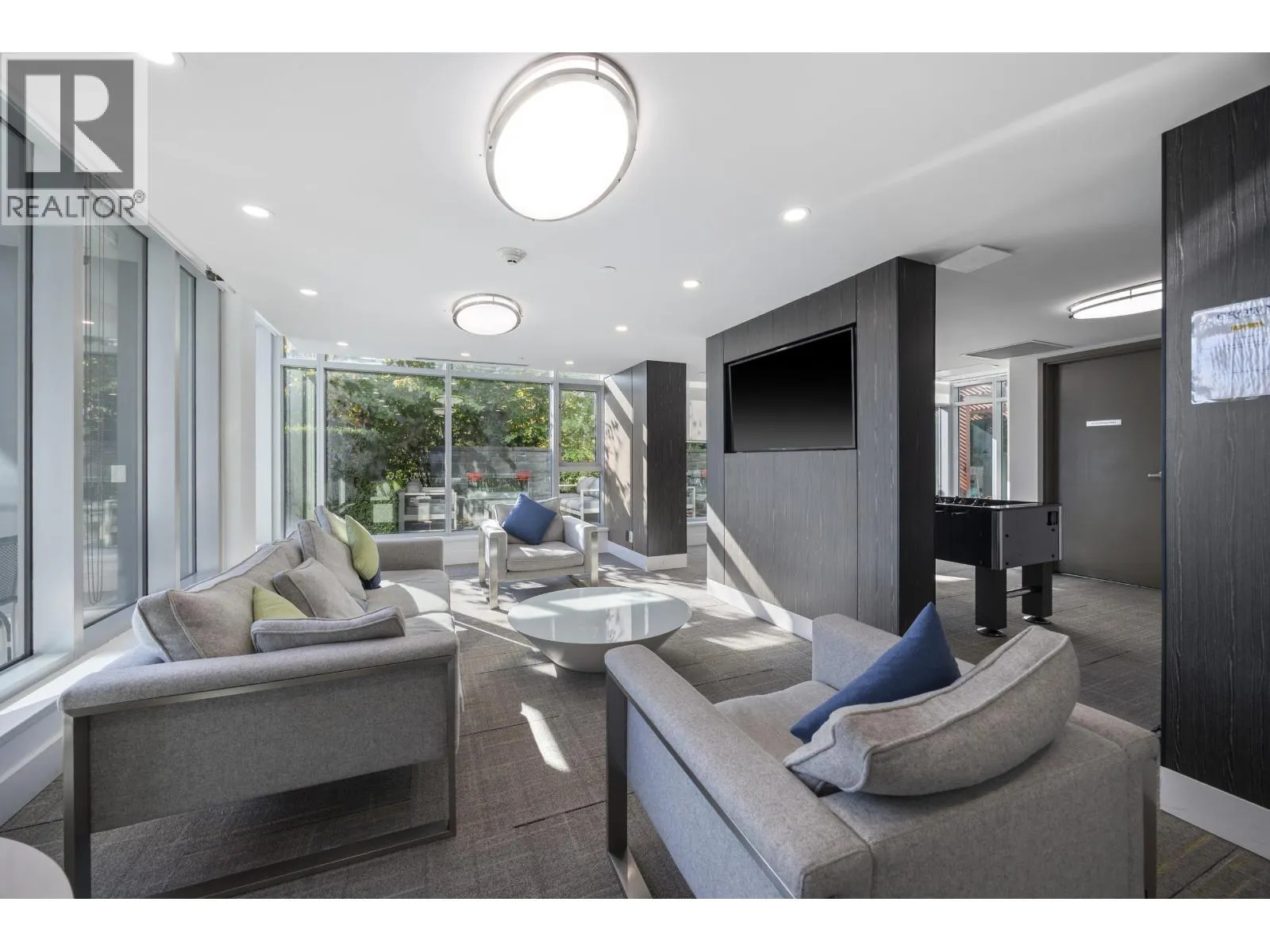 1401 520 COMO LAKE AVENUE