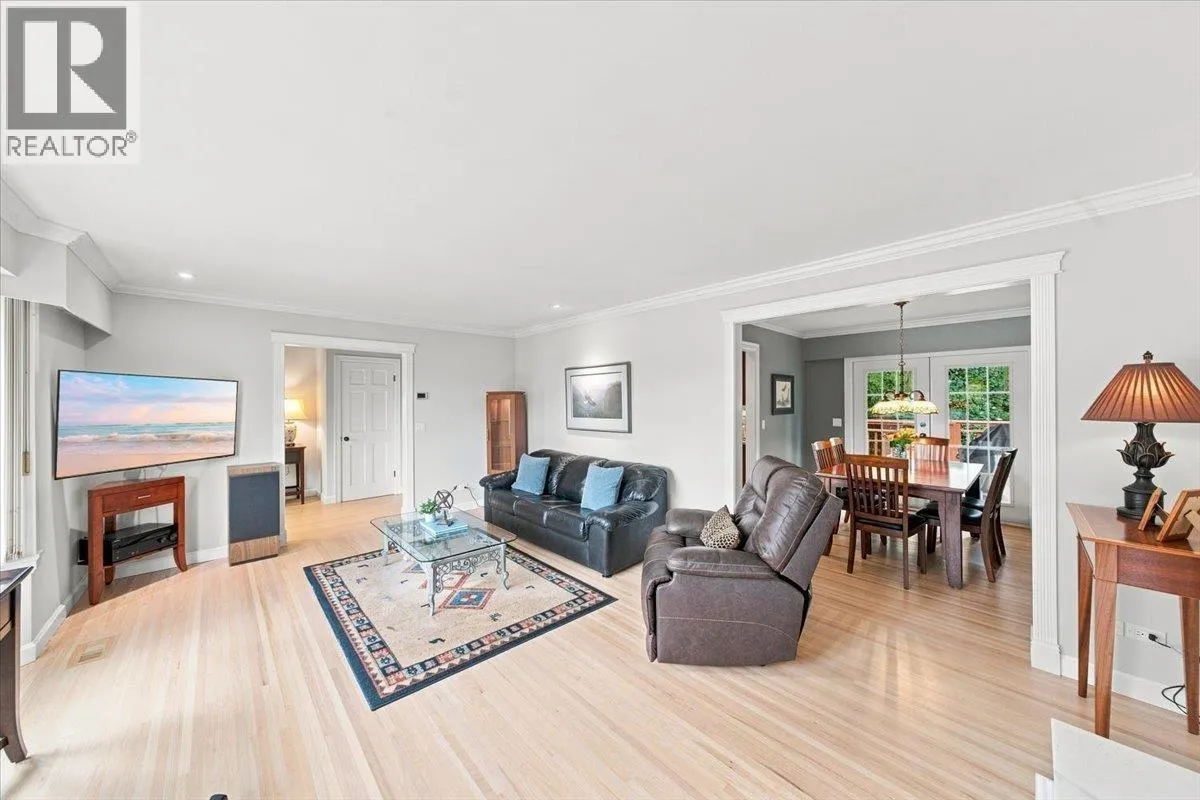 976 CORONA CRESCENT