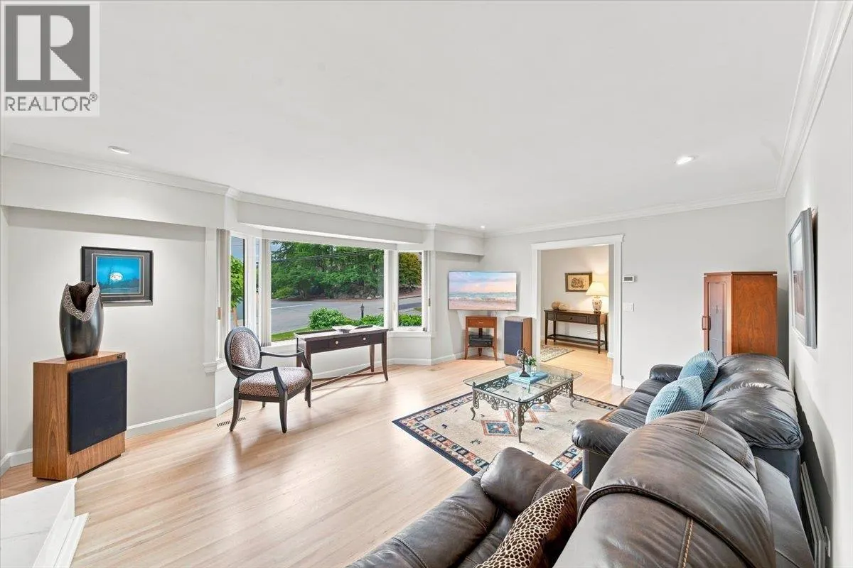 976 CORONA CRESCENT