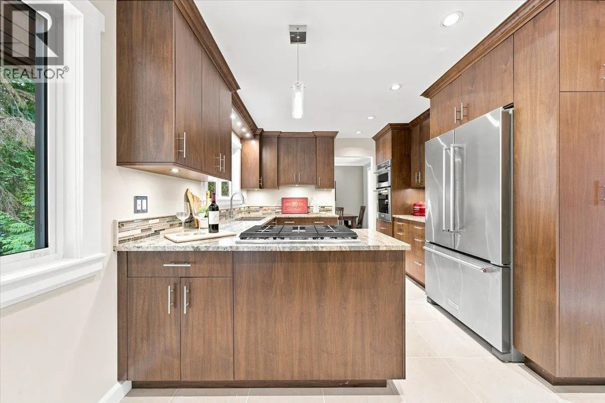 976 CORONA CRESCENT