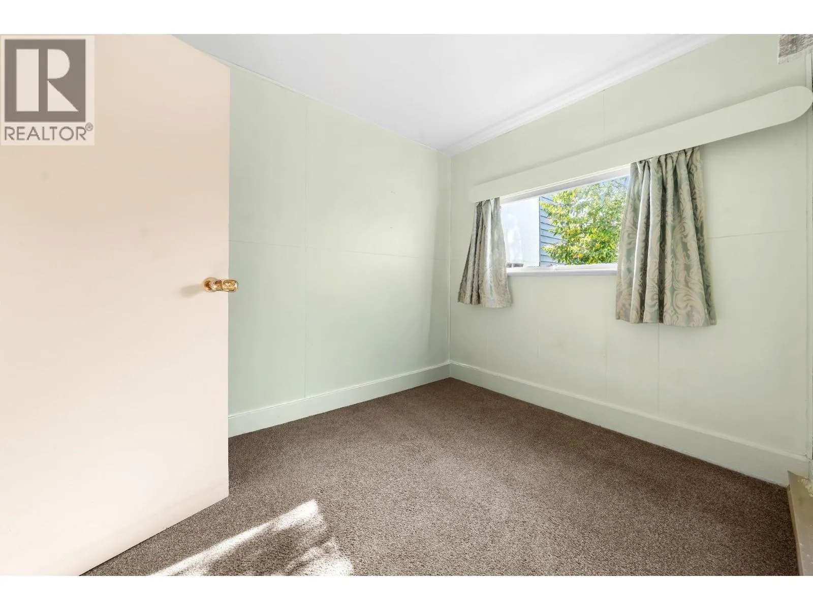 652 W 14TH STREET