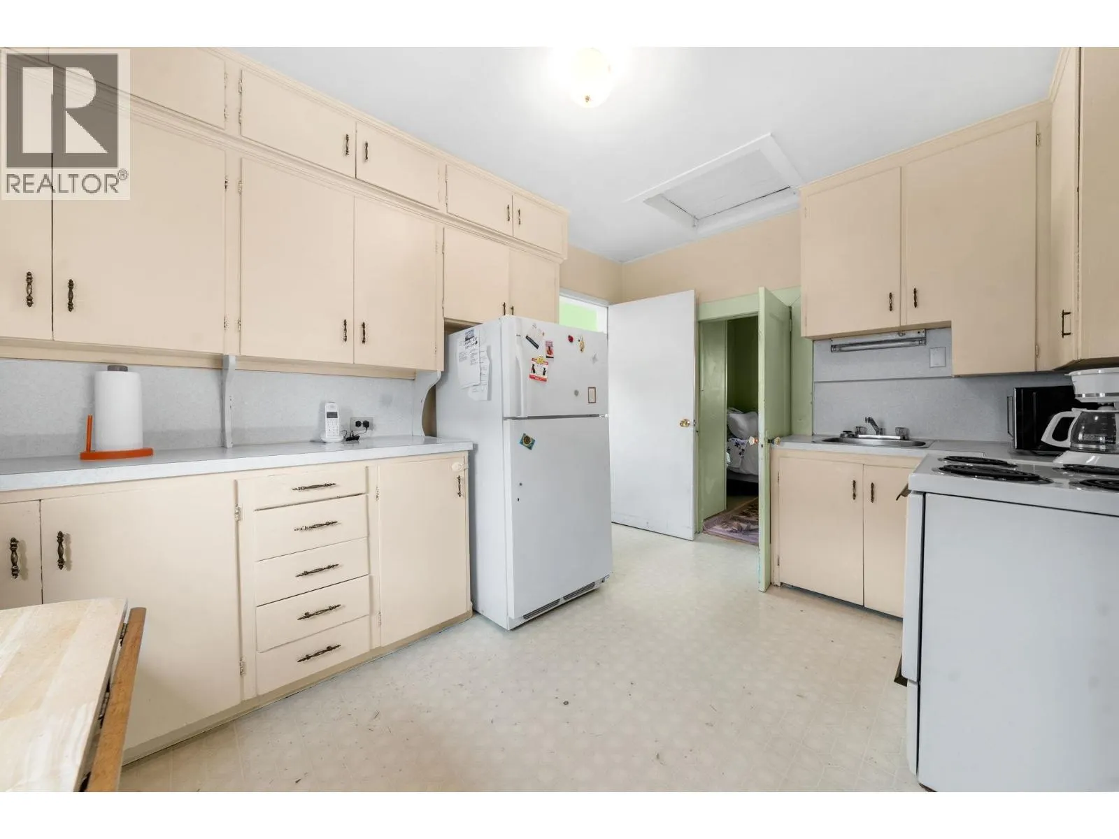 652 W 14TH STREET