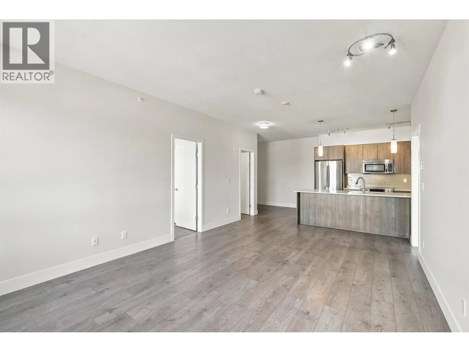 410 630 COMO LAKE AVENUE