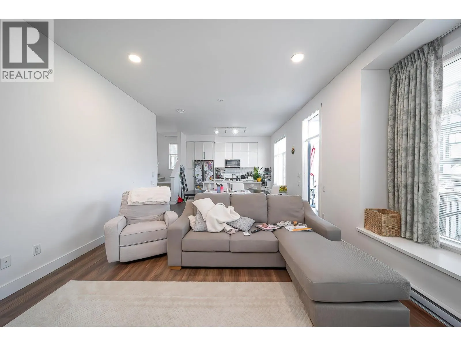 59 3552 VICTORIA DRIVE