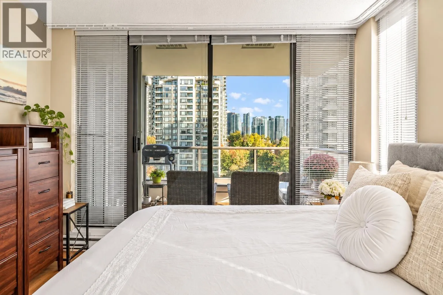 906 4118 DAWSON STREET