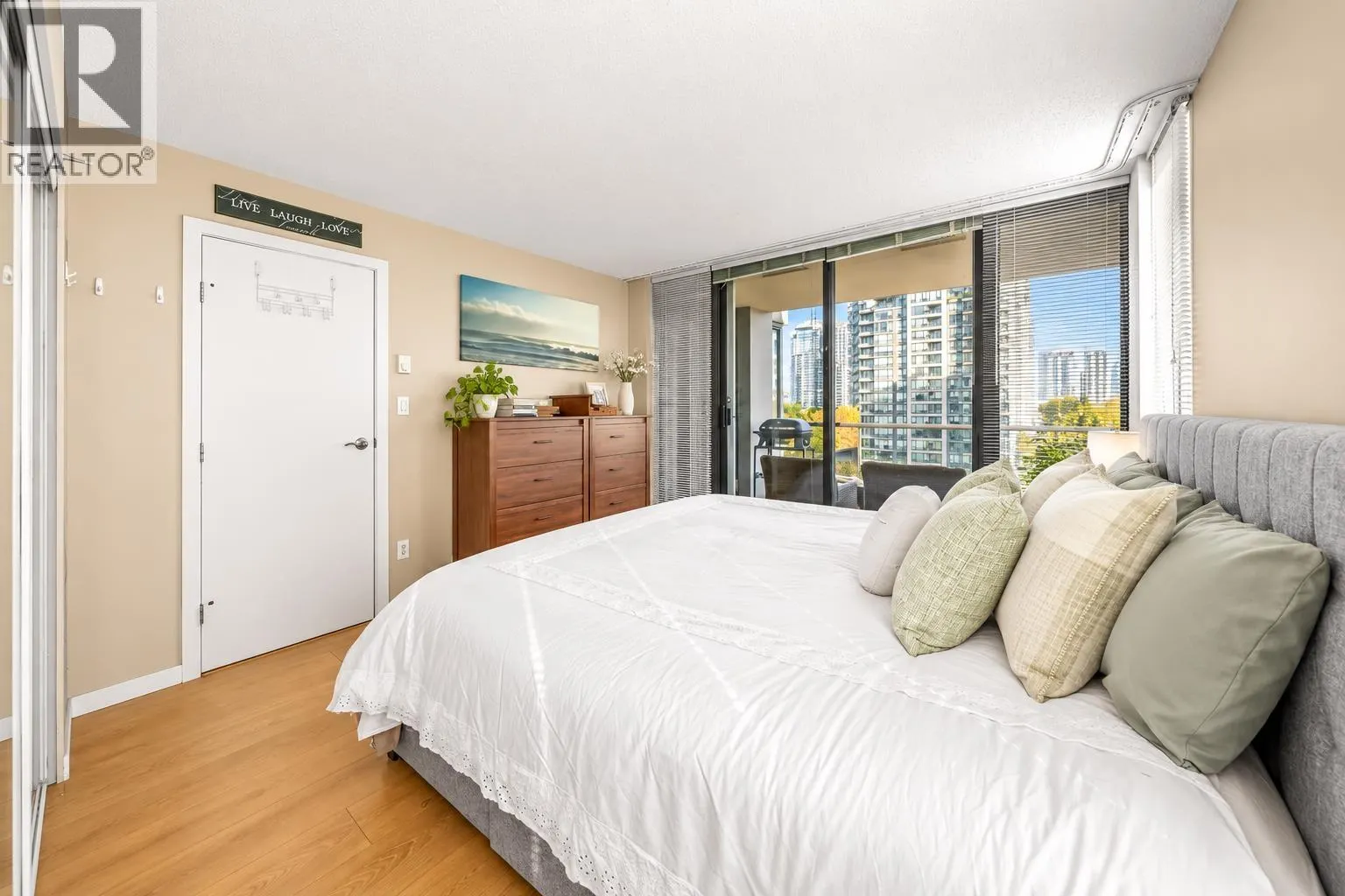 906 4118 DAWSON STREET