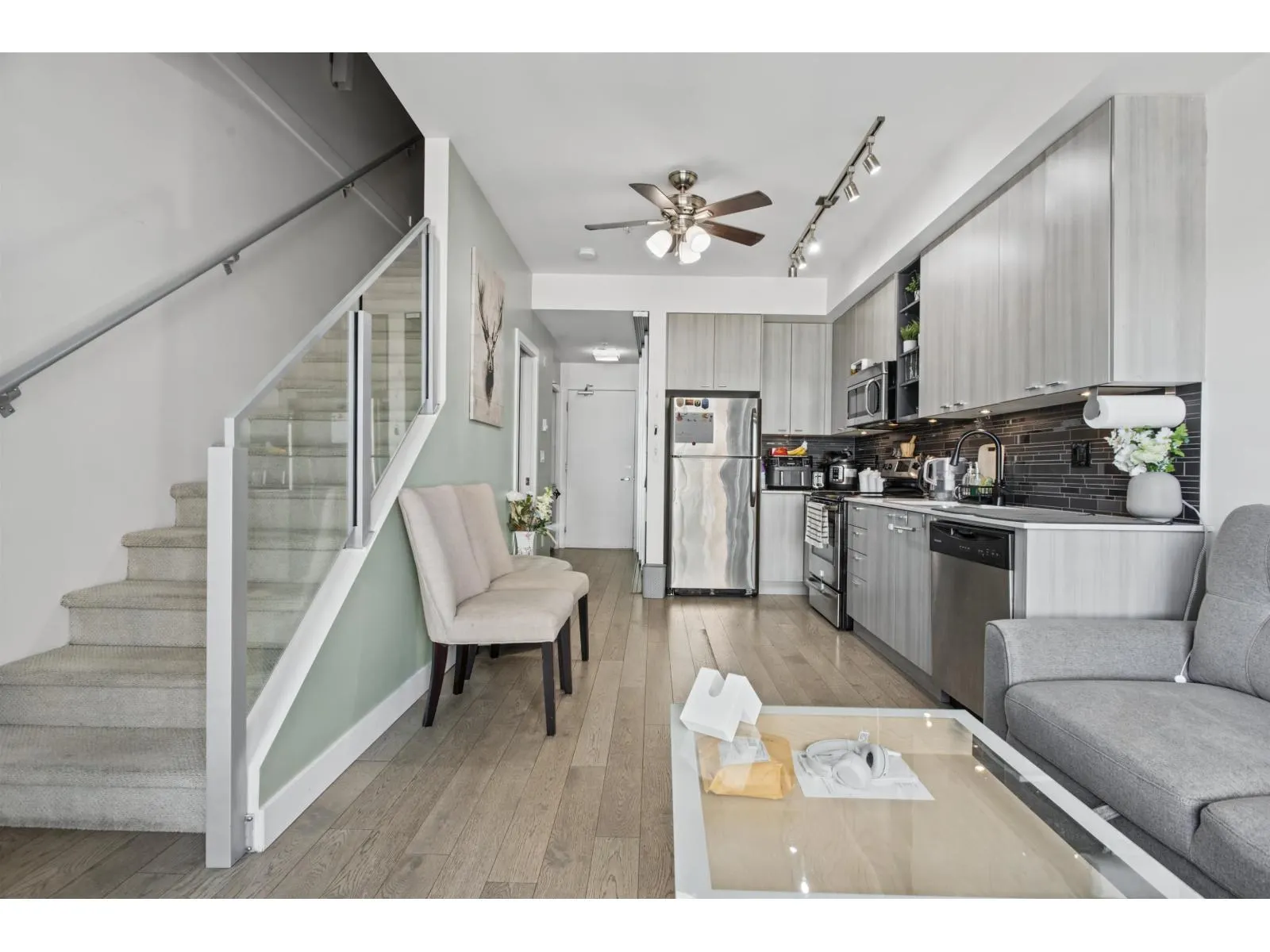 512 3080 GLADWIN ROAD