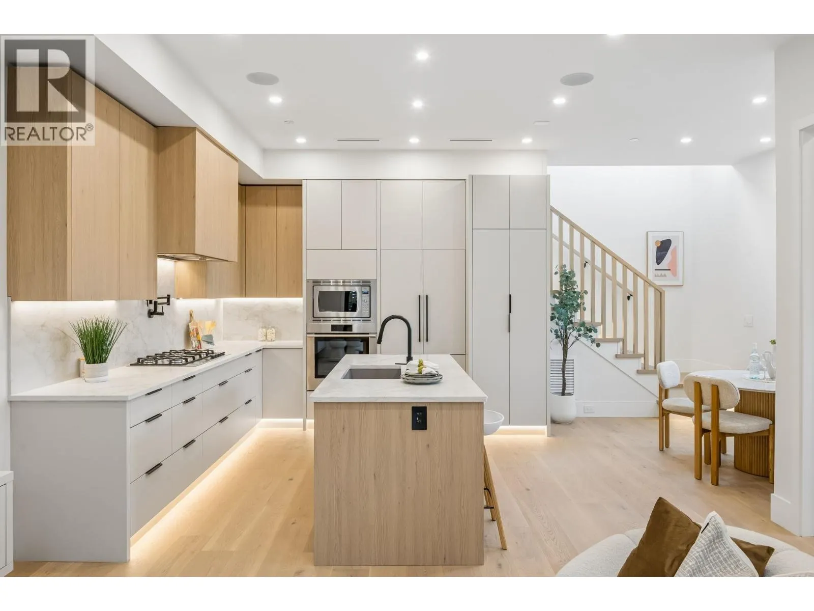 934 W 57TH AVENUE