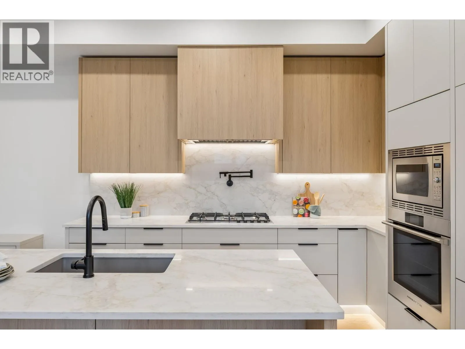 934 W 57TH AVENUE